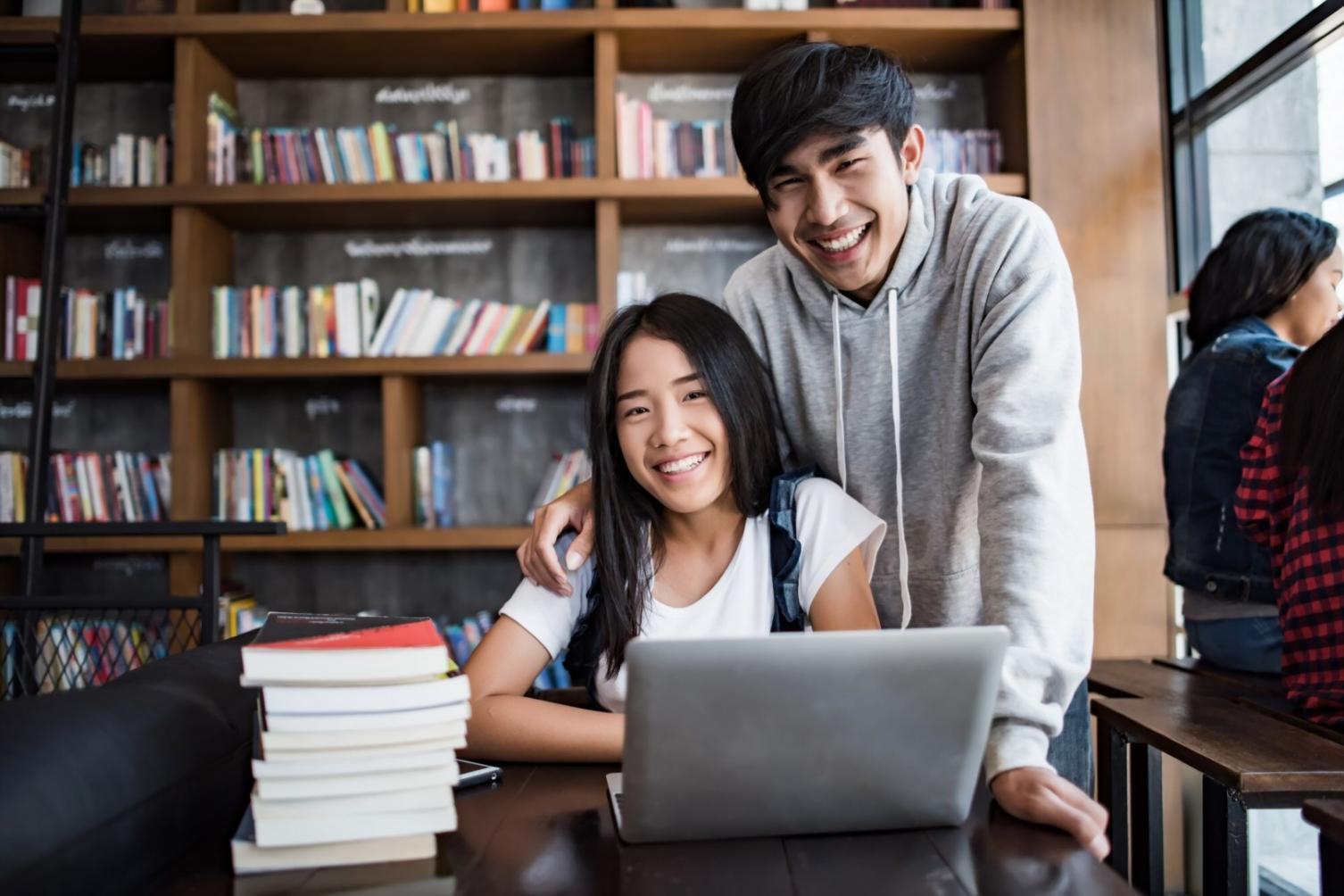 Análisis detallado de estados financieros y ratios de liquidez en sesión de trabajo